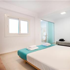 4 bedroom villa with infinity pool and sea view in Perithia, Corfu, sleeps 9